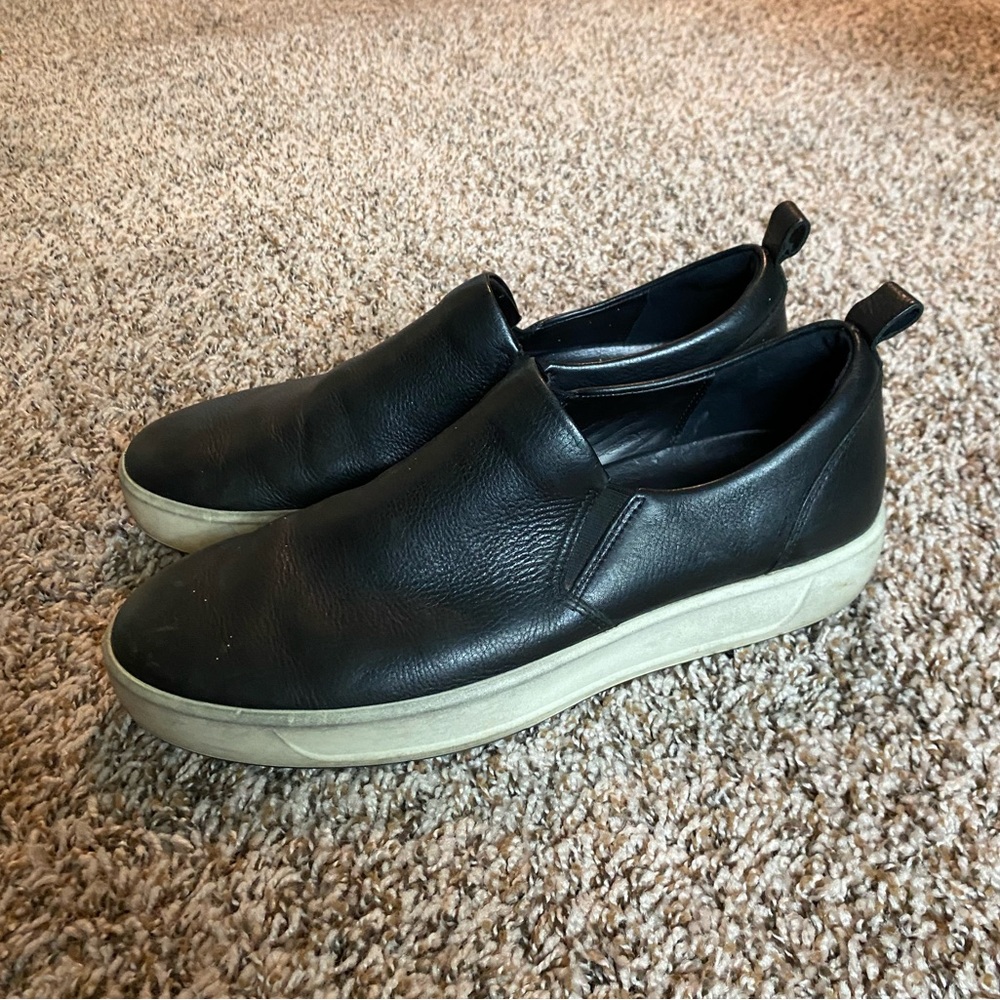 SIZE 11 MENS SHOES